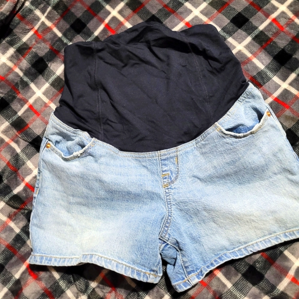 New Isabel Maternity Shorts W/Tummy Panel~Size 2~NWOT